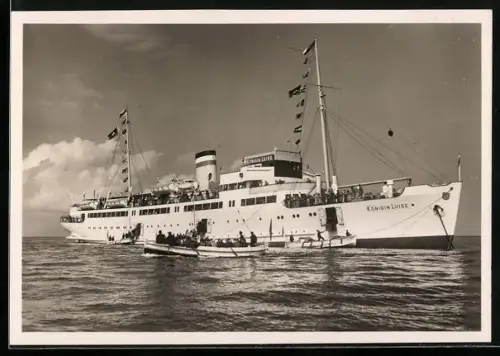 AK Passagierschiff MS Königin Luise, Ausbooten der Passagiere