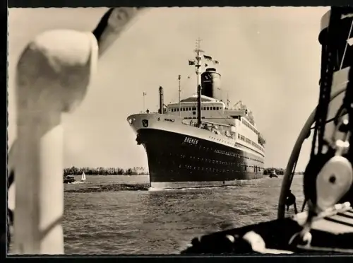AK Turbinenschiff Bremen des Norddeutschen LLoyd Bremen in Bugansicht, Passagierschiff
