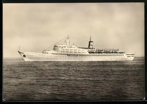 AK DDR-Urlauberschiff Fritz Heckert auf See, Passagierschiff