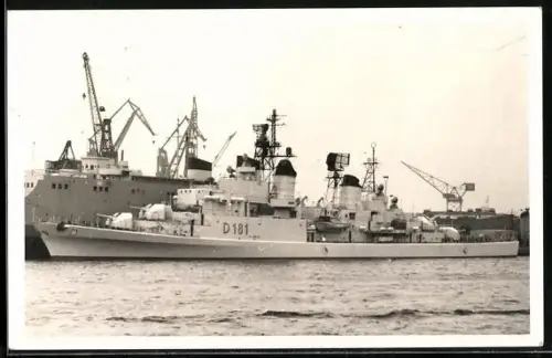 AK Zerstörer Hamburg der Bundesmarine im Hafen, Kennung D 181