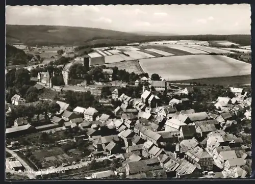 AK Adelebsen, Luftbild des Ortes mit Schloss und Turm