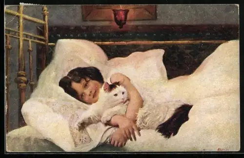 AK Kind liegt im Bett und kuschelt mit einer flauschigen Katze