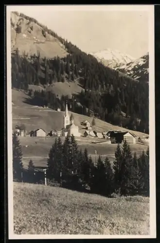 AK Riezlern im kl. Walsertal, Ortspartie mit Kirche