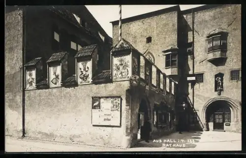 AK Hall i. T., Rathaus mit Strassenpartie