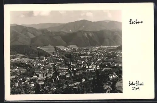 AK Leoben, Panorama mit Stadt und Bergen