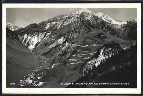 AK Stuben am Arlberg, Panorama mit Arlberg-Flexenstrasse