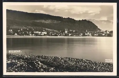 AK Bregenz, Panorama mit See, Ufer und Kirche