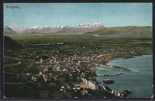 AK Bregenz, Panorama mit Hafen, Ufer und Gebirgskulisse