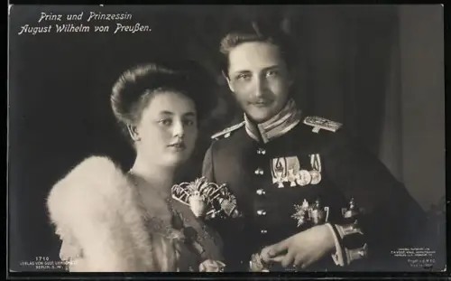 AK Prinz August Wilhelm von Preussen in Uniform mit Orden