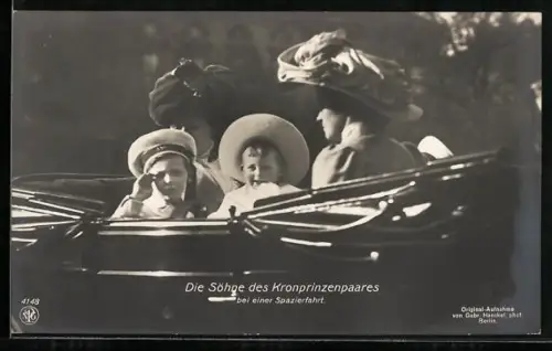 AK Die Söhne des Kronprinzen Wilhelm von Preussen bei einer Spazierfahrt