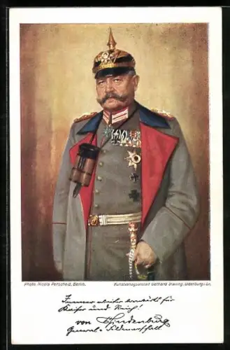 AK Generalfeldmarschall von Hindenburg mit Marschallstab und Pickelhaube