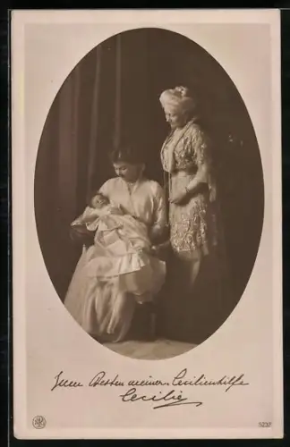 AK Kaiserin Auguste Victoria von Preussen neben Cecilie mit Kind