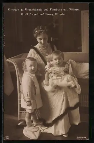 AK Victoria Louise Herzogin von Braunschweig mit Söhnen