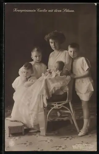 AK Kronprinzessin Cecilie mit ihren 4 Söhnen