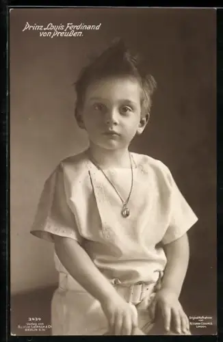 AK Portrait Prinz Louis Ferdinand von Preussen in sommerlicher Kleidung mit Halskette