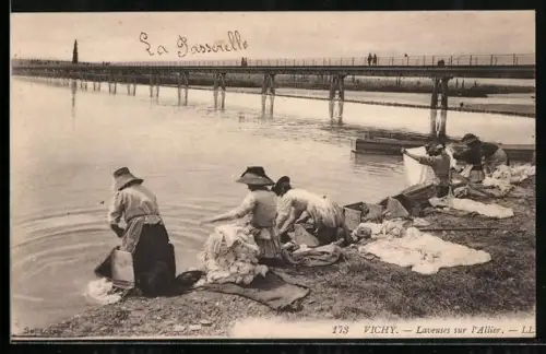 AK Vichy, Laveuses sur l`Allier, Waschfrauen bei der Arbeit