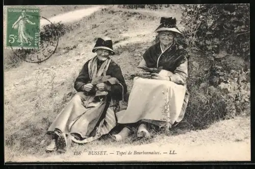 AK Busset, Alte Französinnen aus der Auvergne in volkstypischen Trachten