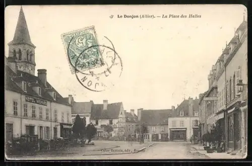 AK Le Donjon /Allier, La Place des Halles