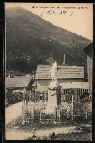 AK Névache /Hautes-Alpes, Monument aux Morts