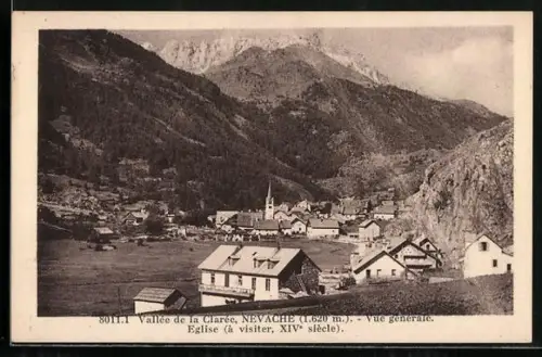 AK Nevache /Vallée de la Clarée, Vue générale, Eglise