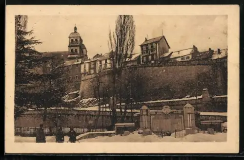 AK Briancon, Les remparts et le Monument aux Morts