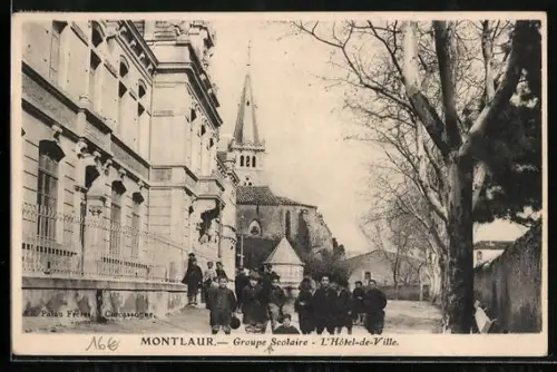 AK Montlaur, L`Hôtel-de-Ville et Groupe Scolaire