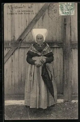 AK La Rochelle, Costume de vieille Femme