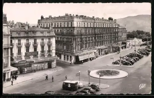AK Valence, Place de la République avec voitures et bâtiments en arrière-plan