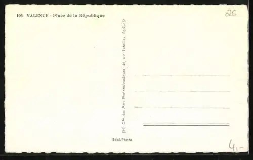 AK Valence, Place de la République avec voitures et bâtiments en arrière-plan