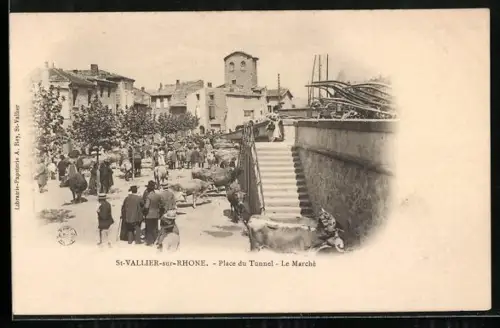 AK St-Vallier-sur-Rhone, Place du Tunnel, Le Marche, Bewohner auf dem Markt