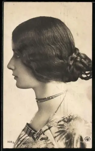 AK Cleo de Mérode mit feingliedriger Halskette