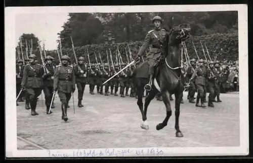 AK Prinz Leopold von Belgien in Uniform zu Pferde bei Militärparade