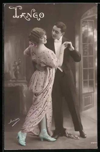 AK Mann im Anzug tanzt Tango mit einer Frau in elegantem Kleid