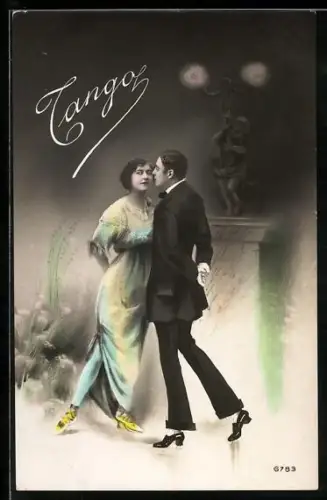 AK Paar beim Tango in einem Garten