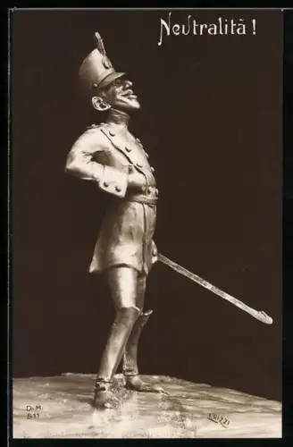 AK Statue eines Adligen von Italien in Uniform, Neutralita