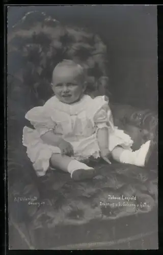 AK Erbprinz Johann Leopold von Sachsen-Coburg-Gotha auf einem Sessel sitzend