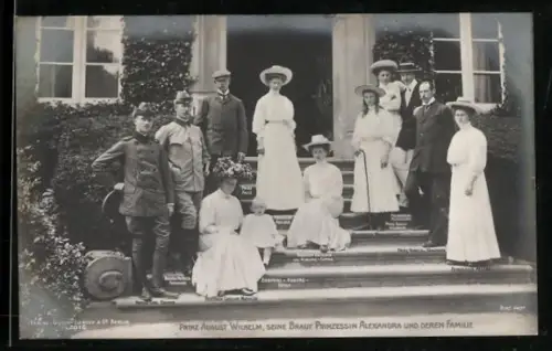 AK Gruppenfoto der Familie des Prinzen August Wilhelm von Sachsen-Coburg-Gotha