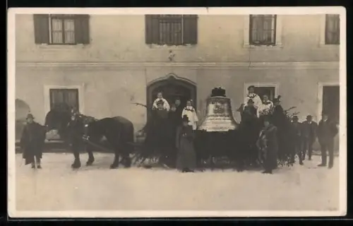 Foto-AK St. Peter-Freienstein, Glockenweihe 1933, Glocke auf einem geschmückten Wagen