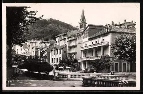 AK Amélie-les-Bains /Pyr.-Or., Vue de l`avenue St-Quentin avec église et collines en arrière-plan