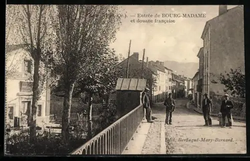 AK Bourg-Madame /Pyr.-Or., Entrée de Bourg-Madame et douane francaise