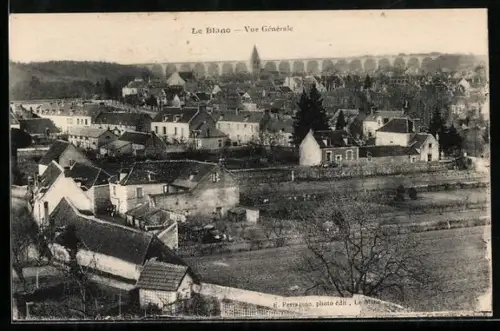 AK Le Blanc, Vue Générale du village avec viaduc en arrière-plan