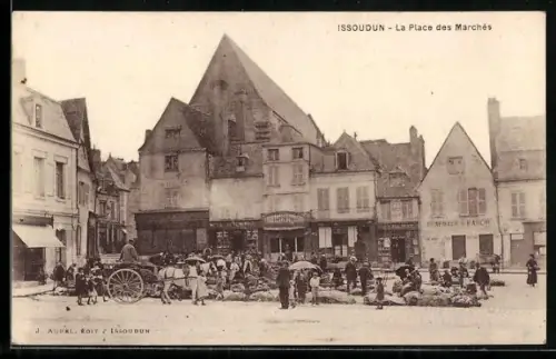 AK Issoudun, La Place des Marchés avec marché animé et bâtiments historiques