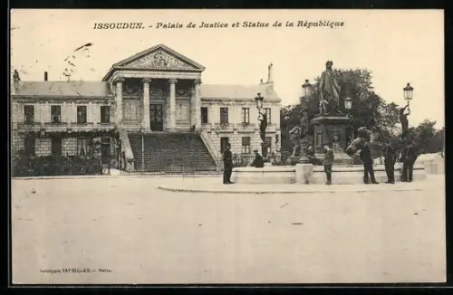 AK Issoudun, Palais de Justice et Statue de la République