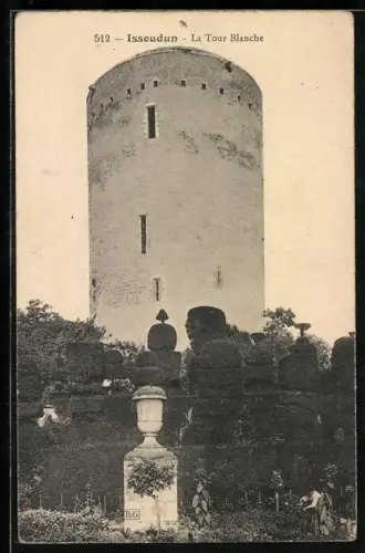 AK Issoudun, La Tour Blanche et jardin environnant
