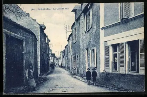 AK St-Marcel, La Grande Rue avec habitants locaux