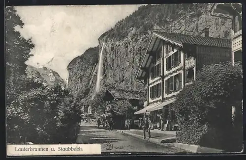 AK Lauterbrunnen, Strassenpartie mit Staubbach