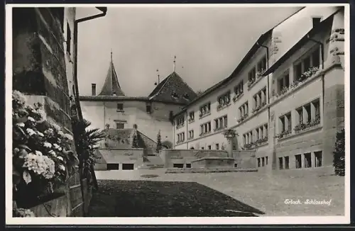 AK Erlach, Schlosshof