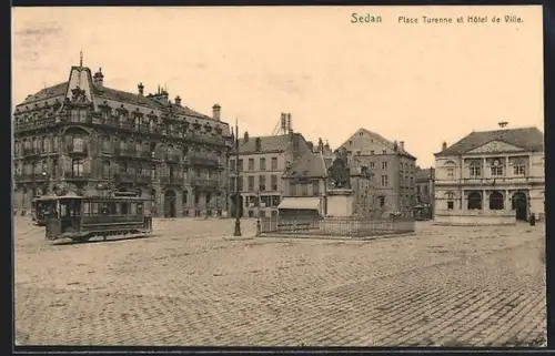 AK Sedan, Vallée de la Meuse, Place Turenne et Hôtel de Ville, Strassenbahn