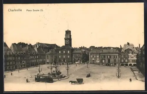 AK Charleville, Place Ducale, Strassenbahn