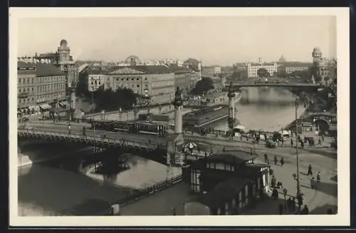 AK Wien, Kai mit Urania und Strassenbahn